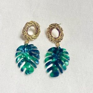 Beautiful monstera earrings